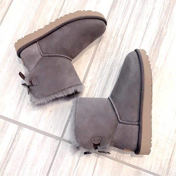 *NEW* Ugg Bailey Bow ll - Picture 9 of 14